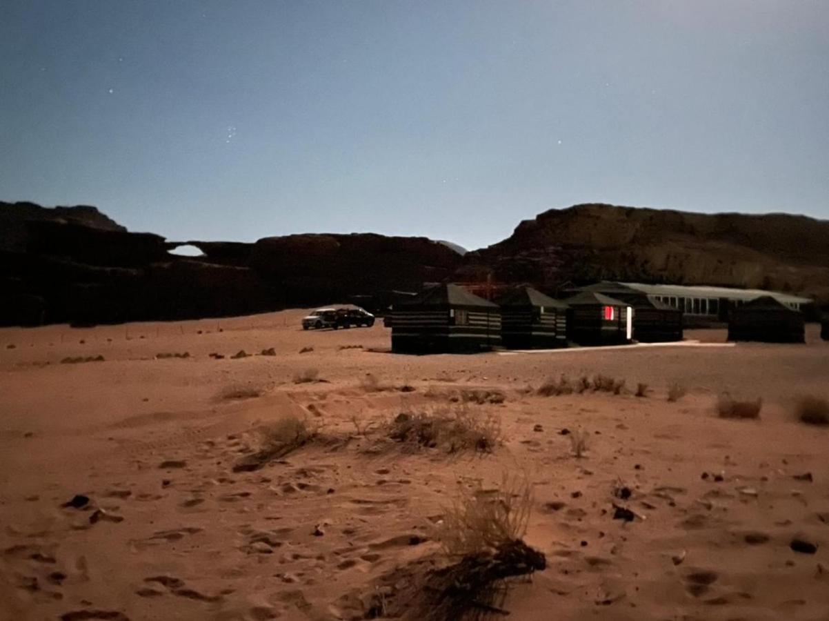 Hotel Black Irish Camp And Tours Wadi Rum Exterior foto