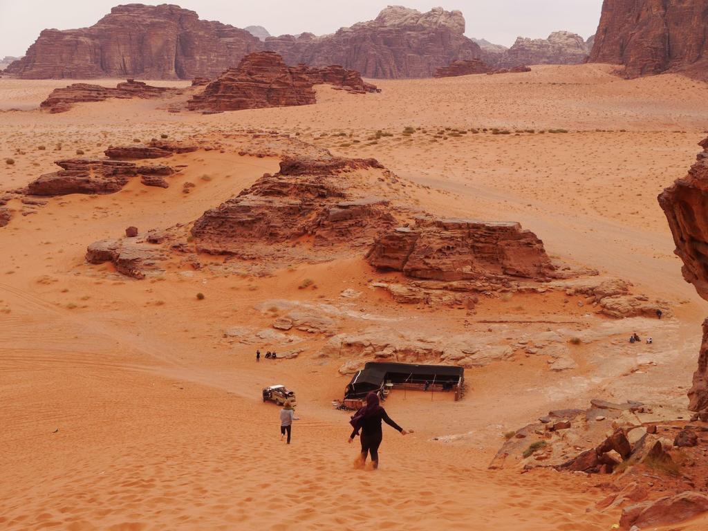 Hotel Black Irish Camp And Tours Wadi Rum Exterior foto