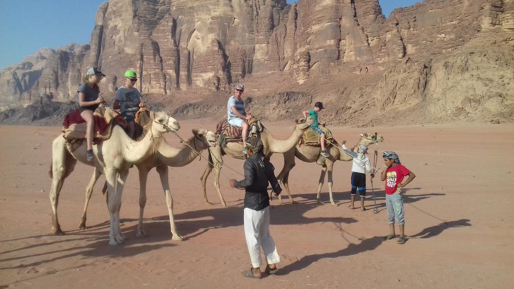 Hotel Black Irish Camp And Tours Wadi Rum Exterior foto