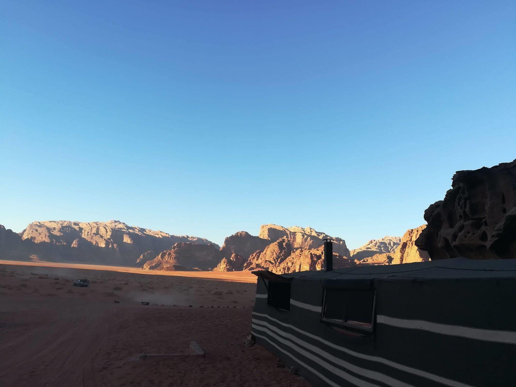 Hotel Black Irish Camp And Tours Wadi Rum Exterior foto