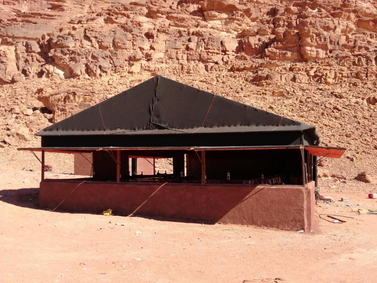 Hotel Black Irish Camp And Tours Wadi Rum Exterior foto